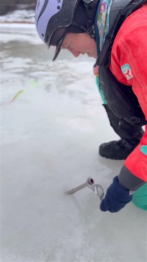 Rescue Training Courses on Instagram: "We’ve ‘stolen’ from several other disciplines to create surface ice rescue techniques: the V-thread anchor is used by ice climbers for repelling or climbing without having to leave ice screws behind…we can use it for ice rescue to make a strong anchor, or multiple anchors, if we need to set up a rope system (most likely to recover a stuck snowmobile, gear sled, or other equipment). A few points: - use the longest ice screw(s) available (19cm +), to leave en