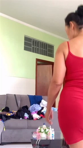 Regyyna Santos on Instagram: "Vamos me ajudar a dobrar roupas?"