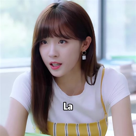 Una chica pobre se hace pasar por rica para entrar en un colegio de élite #movie #tiktok #foryou