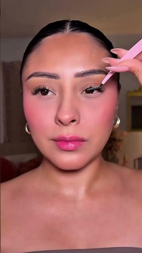 Our DIY pre-glued lash extensions = No glue No stress 💖✨