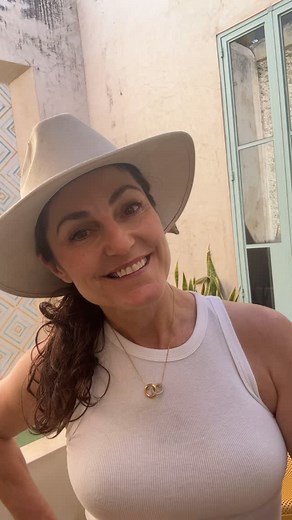 ✨🍫 Chocolate Raspberry Snow Slim — wellness that tastes like dessert. And yes… it really does all this. 👇 If you’ve been wanting something simple, delicious, and actually effective to support your metabolism, glow, and gut… this is it. Here’s why this little bottle is magic: 🍊 MoroSil® Blood Orange Extract Helps support a healthy metabolism and healthy body composition. It’s clinically researched — and one of my favorite ingredients for helping women feel lighter and more balanced. 🍄 Cordyce