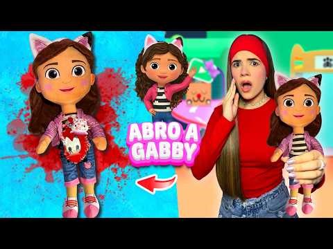 ABRÍ un PELUCHE de GABBY de La casa de MUÑECAS de Gabby y descubrí SU LADO PERTURBADOR😨🚫 | Ani Cat😻