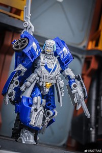 Transformers Studio Series Dark Of The Moon Que/Wheeljack Additional In-Hand Images