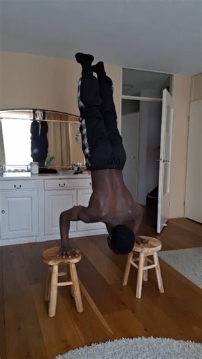 This was super scary #calisthenics #tyrellmanu #motivation #handstandpushup #risk #dontdothisathome