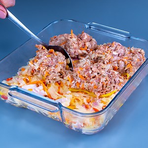 A royal dinner using pickled cabbage and minced meat. The combination is wow! Ingredients: pickled cabbage - 500 g (17.64 oz) bacon - 150 g (5.3 oz) minced meat - 500 g (17.64 oz) onion - 1 piece cabbage - 1 piece sour cream - 20 g (0.7 oz) salt - 5 g (0.18 oz) black pepper - 5 g (0.18 oz) basil - 5 g (0.18 oz) eggs - 1 piece tomatoes - 100 g (3.5 oz) sour cream - 30 g (1 oz) Tray size 25 x 25 cm (10x10 in) IN THE OVEN 180 ˚C (356 °F)/30 MIN | Appetizing.tv