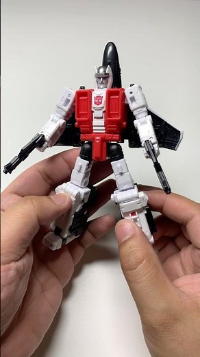 Transformers Age of the Primes Air Raid | Aerialbot Soars Into Battle!