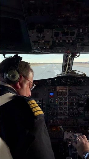 Cockpit POV: Boeing 737-200 Taking Off