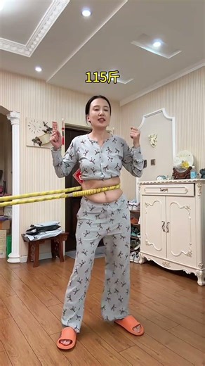 Unleash Your Inner Hula Queen: Plus-Size Auntie Shows Off Her Groove