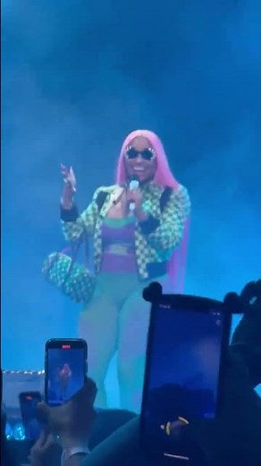 Nicki Minaj Drake Performing Moment for life At OVO Fest 2022