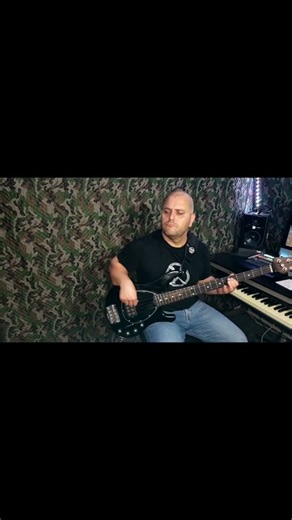 Black Sabbath - Paranoid | Bass cover