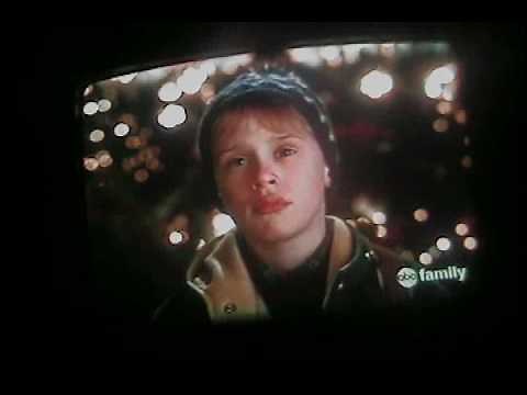 Home Alone 2 scene: Kevin and his mom reunite