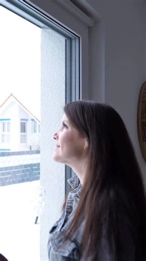 Bianca Grathwohl on Instagram: "Anzeige / Der Winter mit drei Kids heißt bei uns: stress pur – und trotzdem muss ich als Mama funktionieren. 🫠 Termine, Mental Load, wenig Schlaf, alles gleichzeitig… und genau deshalb achte ich gerade besonders auf meine Mikronährstoff-Routine. ✨ Vitamin C gehört für mich einfach dazu – vor allem in der gepackten Winterzeit mit Stress, wenig Licht & mehr Belastung. Ich nutze Vitamin C 1000 gepuffert von @pureencapsulations_de, weil ich es super gut vertrage und 