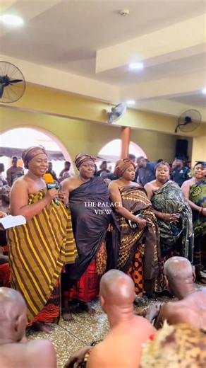 In unity and tradition, the Ghana National Union of Queenmothers honored Otumfuo Osei Tutu II at Awukudae 2025. #thepalaceview #AsanteTradition #NanaKonaduYiadom #asantemanmourn #opemsuoradio #manhyiapalace #awukudae #foryourepage | The Palace View