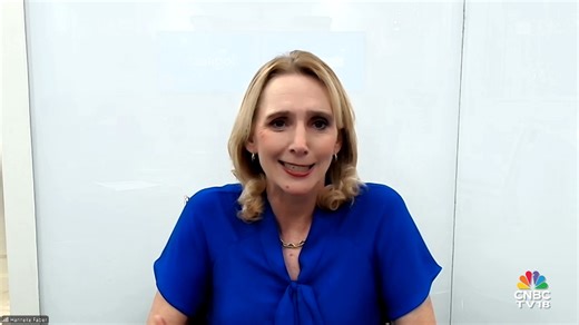 Inside the Mind of a Global Tech CEO: Hanneke Faber of Logitech 💻🌍 What does leadership look like in a tech-first world? 🤔 In a conversation with Delshad Irani, Hanneke Faber, Global CEO of Logitech, reflects on innovation, product thinking and how technology companies evolve at scale. The discussion spans building global brands, unlocking India’s opportunity and how lessons from her FMCG years continue to shape leadership decisions 📈 The conversation offers a rare CEO-level perspective on t