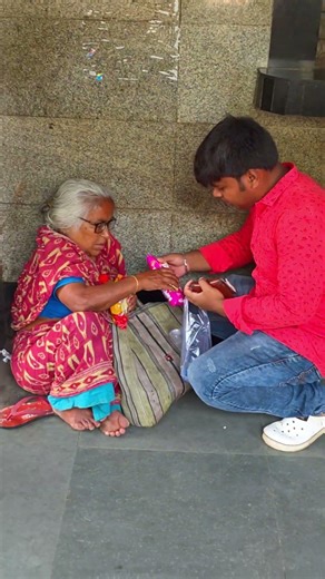Garib Majbur Maa ki Imandaari ka jeet ♥️😭🇮🇳🙏 #humanity #india #shorts #shortvideo #amitsingisking
