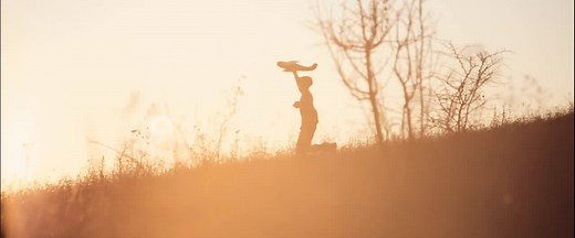 Der Traum vom Fliegen wird ab dem 15. Juli in Ulm wahr. Der revolutionäre VR-Flugsimulator "Birdly" erweckt den Menscheitstraum "Fliegen wie ein Vogel" zum Leben und entführt euch in das Ulm des Jahres 1890. Infos rund um das Gesamtprojekt findet ihr auf www.ulmstories.de. #ulmbruetet #ulmstories #ulmfliegt | Stadt Ulm