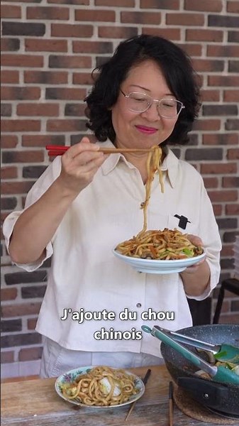 Quick and Easy Veggie Udon Noodles with Pre-Cooked Noodles!