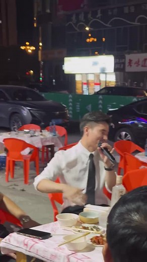 张学友失散N年的哥哥，张学朋,出现大排挡🎤🎤惟妙惟俏，真假难辨😘🥰❤️