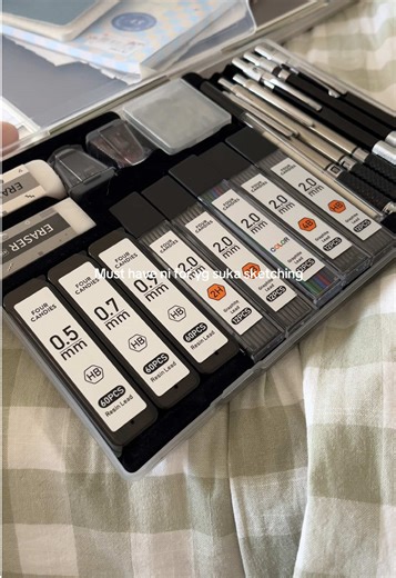 Essential Sketching Pencil Sets for Artists