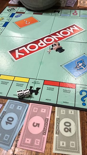 Best way to win monopoly!!! #fyp #foryoupage #foryou #monoply #strategy :)