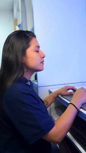 ¿Tu laptop se cuelga justo cuando más la necesitas en clase? 😩 En LapComputer sabemos que los estudiantes necesitan potencia, duración y equipos que aguanten todo el ciclo sin fallar. Por eso trabajamos con Lenovo ThinkPad y Dell Latitude, laptops resistentes, con garantía y a precios que sí se ajustan al bolsillo universitario 🎓💻 📍 Av. Inca Garcilaso de la Vega 1251 – Galería Compuplaza, Tienda 319 📲 904 237 846 #LapComputer #LaptopPeru #ThinkPad #Universitarios #Tecnología | Lapcomputer