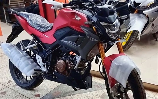 本田新款CB150R摩托介绍，高颜值油耗低，售价13800元，满油能跑480公里