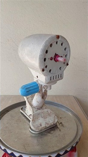 12v mini fan scrap before being restored into a super fan