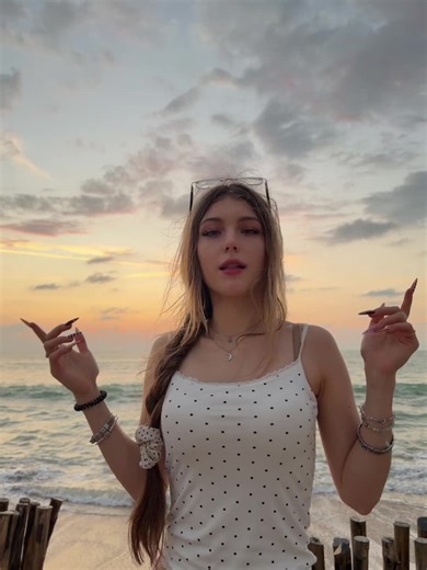 วิดีโอของ steshkk- (@steshka.aaaa) พร้อมเพลง оригинальный звук - fan page