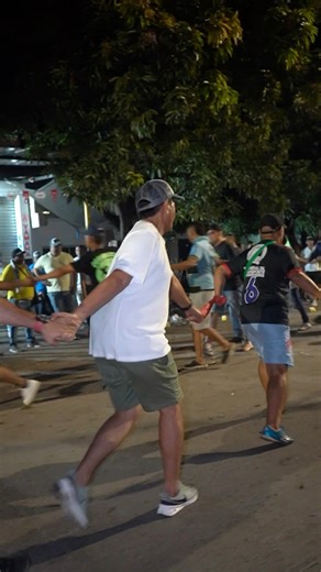 ¡Las fiestas del 20 de enero! Hoy, el barrio 20 de Enero celebra sus 46 años de fundación con la tradicional alborada y el baile de la malla, una expresión que refleja la historia, la identidad y el sentir banqueño 🎶✨ El Alcalde Ronald Flórez y funcionarios de la Administración Municipal acompañaron esta celebración junto a la comunidad, en una jornada que da apertura a las Fiestas Patronales, resaltando el valor de nuestras tradiciones 🎉🕯 #AlcaldeRonaldFlorez #AlcaldiaElBancoMagdalena #ElBan