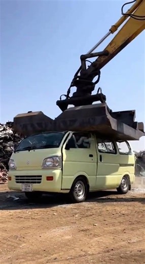 Suzuki Bolan VS Hydraulic Press Machine #shorts #ai #viral #shortvideos