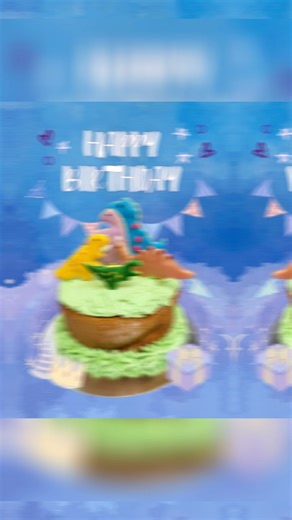 🎾Sponsor Spotlight: Coco's Kitchen Dog Bakery! 🎾 We’re so excited to announce that Coco’s Kitchen is officially sponsoring one of our competition divisions! 🐾⭐️ From biscuits and pupcakes to natural treats and stunning celebration cakes, Coco’s has been our go-to for all the Mutts’ birthdays. They’ve created some absolute masterpieces for us over the years — the purple flyball cake, the Skittles “Taste the Rainbow” cake, and one of my all-time favourites… Bella’s 14th birthday Jurassic Bark c