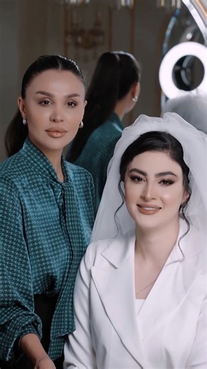 ‎ZohaShakiba | سالن زیبایی ملکه‎ on Instagram‎: "⁨ ⁨ ✨آماده‌سازی میکاپ مراسم عقد هنرمند عزیز مریم مومن❤️ ‪@maryam.momen‬ 🫀 برای یکی از خاص‌ترین و ماندگارترین روزهای زندگی، ظرافت، سلیقه و تخصص در کنار هم معنا پیدا می‌کنه👌🏾 در سالن زیبایی ملکه تلاش می‌کنیم زیبایی طبیعی هر چهره رو با ظرافتی هنرمندانه برجسته کنیم؛ بدون اغراق، بدون تکرار، فقط متناسب با شخصیت و استایل هر عروس 👰🏻‍♀️ این میکاپ ویژه با افتخار تحت مدیریت سرکار خانم ضحا شکیبا انجام شده🫶🏽 اگر برای مراسم عقد یا مناسبت‌های خاص به دنبال