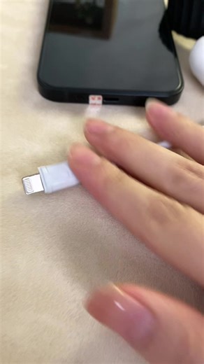 This is what people who love cleanliness need. It makes the desktop clean and simple! This may bring a little bit of healing or fun to life! #wirelesscharger #wirelesscharging#3nil #chargingstation #3in1charger