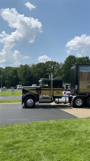 Real life snowman and the bandit 🤠⛄️ #smokeyandthebandit