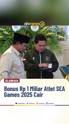 Presiden Prabowo Subianto menyerahkan bonus kepada atlet peraih medali di ajang SEA Games Thailand 2025 di Istana Negara, Jakarta, Kamis, 8 Januari 2026. Dari pantauan NTVnews.id, sebelum memberikan simbolis pemberian bonus di putar satu video perjuangan para atlet di SEA Games 2025 dengan backsound lagu