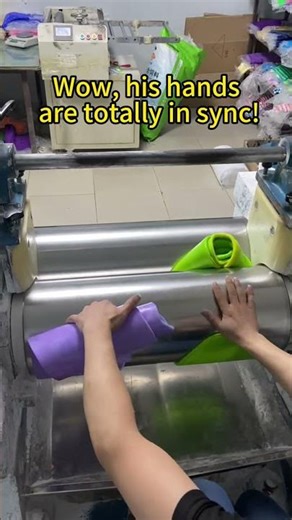 The silicone color mixing process is amazing, right? #silicone #colormixing