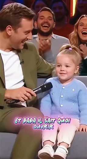Maman sait tout, Papa cherche la télécommande ! 😂 Moment adorable avec une petite fille