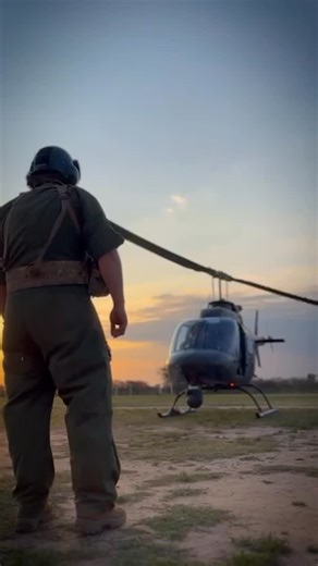 Luis Petri on Instagram: "Con el cierre del Ejercicio Libertador 2025, finalizamos días históricos con el mayor entrenamiento militar del año y el más importante de los últimos 30 años de nuestro @ejercitoarg. Más de 3.000 soldados y 300 vehículos se desplegaron en el Chaco, para alistarse frente a los nuevos desafíos, especialmente el control y la vigilancia de nuestras fronteras. La comunidad chaqueña nos abrió sus puertas y nos acompañó en cada momento de nuestra estadía. Bajo el gobierno del