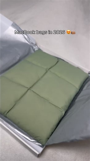 mymacbag.com on Instagram: "Comment “Bag” to get the link😍💻 or visit https://mymacbag.com/products/comfyable-premium-laptop-sleeve™ #apple #unboxing #macbookpro"