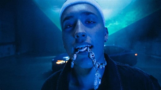 Alejo Performs “Petty” Live