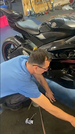 🇬🇧Yamaha YZF R6 Brake fluid change rear cylinder #yamaha #yzf #r6 #brakefluid
