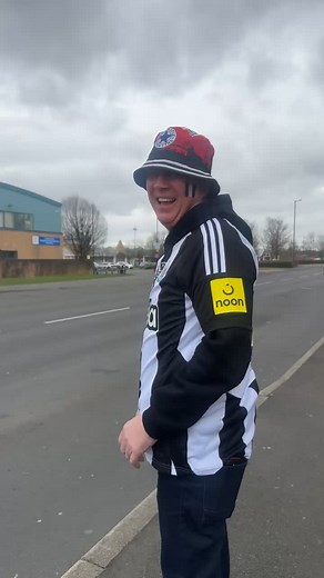 Don’t you know pump it up Newcastle won the cup 🏆 #trophy #newcastleunited #toontoonblackandwhitearmy⚫️⚪️⚫️⚪️⚫️⚪️ #upthemags #noonecanstopme #pumpitup #buckethat #blackandwhite