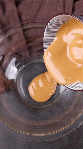 2.8K views | Must make snickers slice snack recipe - see the full recipe here https://zingwellbeing.com/blogs/recipes/snickers-rice-cake-bars | Rhian Allen Zing Wellbeing Founder | Facebook