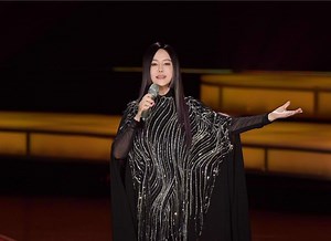 江蕙高雄最終場台上送福利「脫掉了」淚灑舞台 想爸媽哭了：他們都不在了🤧😭