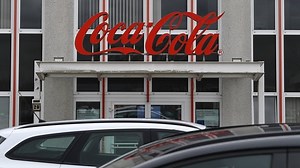 Coca-Cola baut Produktion in Halle aus