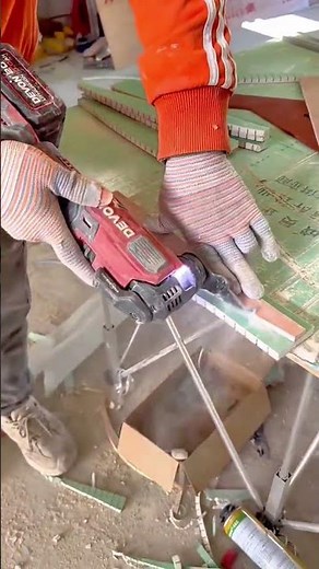 Precision Cutting Using an Oscillating Multi Tool for Detailed Woodwork Tasks
