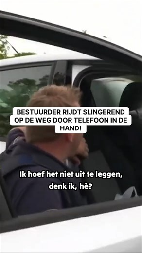 Bestuurder rijdt slingerend op de weg door telefoon in de hand! #wegmisbruikers #politie #handhaving #politienederland #straatcontrol | Straat Control
