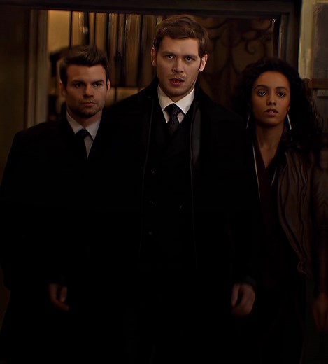 The Originals: Klaus and Hayley's Superior Walks