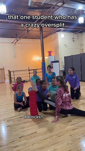 Impressive Oversplit Dance Performance in Brampton