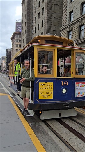 Walking in San Francisco #unionsquare #cablecar #downtown #sanfransico #california #america #usa
